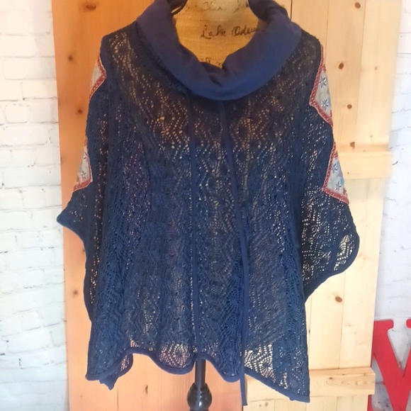 MISSY ROBERTSON BY SOUTHERN FASHION HOUSE CROCHETED NAVY BLUE PONCHO PATCHES EUC - Picture 1 of 6